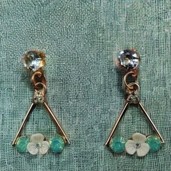 BETSEY JOHNSON AQUAMARINE FLORAL DROP EARRINGS - Picture 1 of 2